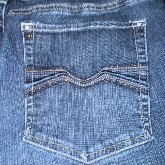 White House Black Market Contour Crop Bootcut Jeans Size 12 Medium Wash - Picture 5 of 8